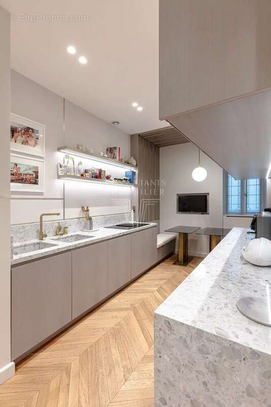 Appartement à PARIS-17E