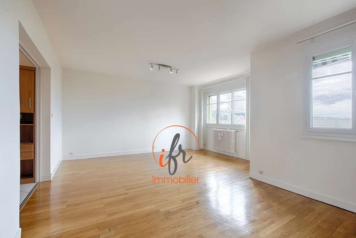 Appartement à BOURGOIN-JALLIEU