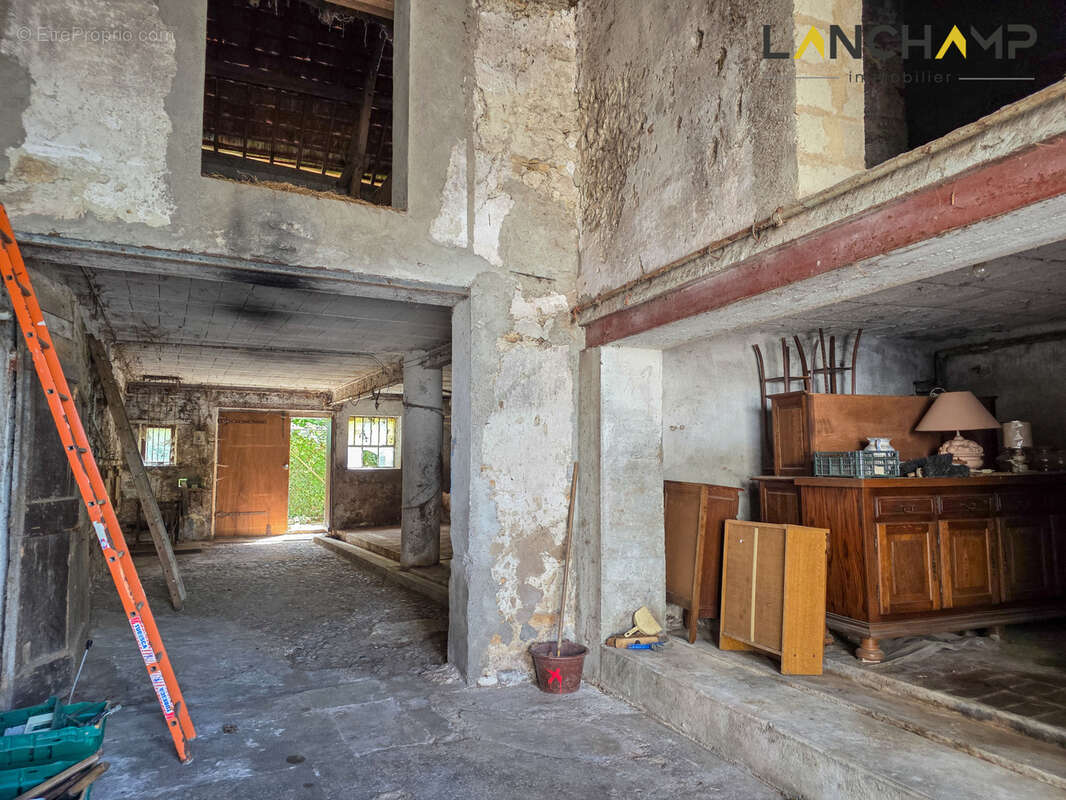Maison de 134 m2 avec grange de 230 m2   Un potentiel exceptionnel - photo 12