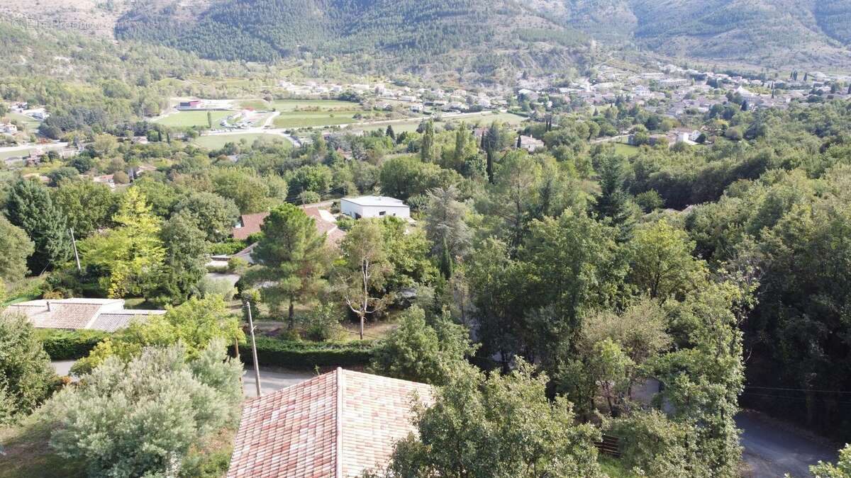 Terrain 1959 m² à Vesseaux  - photo 2