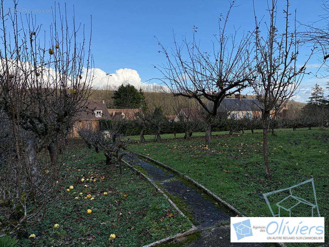 Terrain à DAMPIERRE-EN-YVELINES