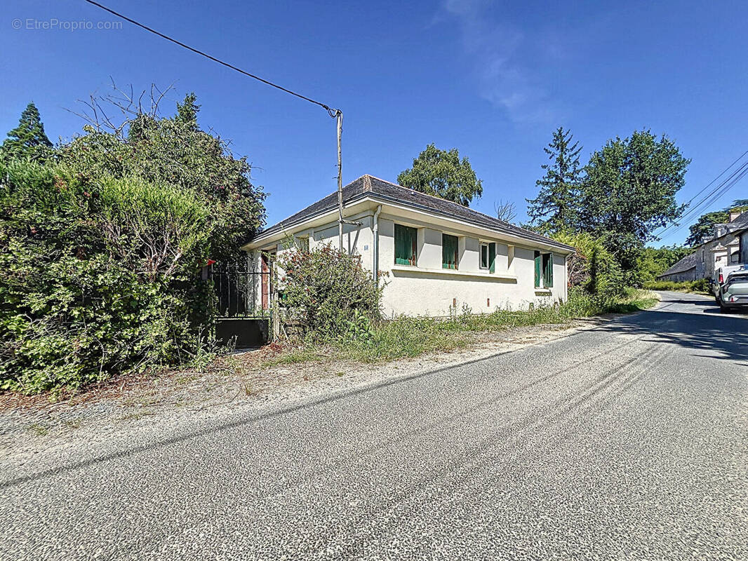 Maison à AMBILLOU-CHATEAU