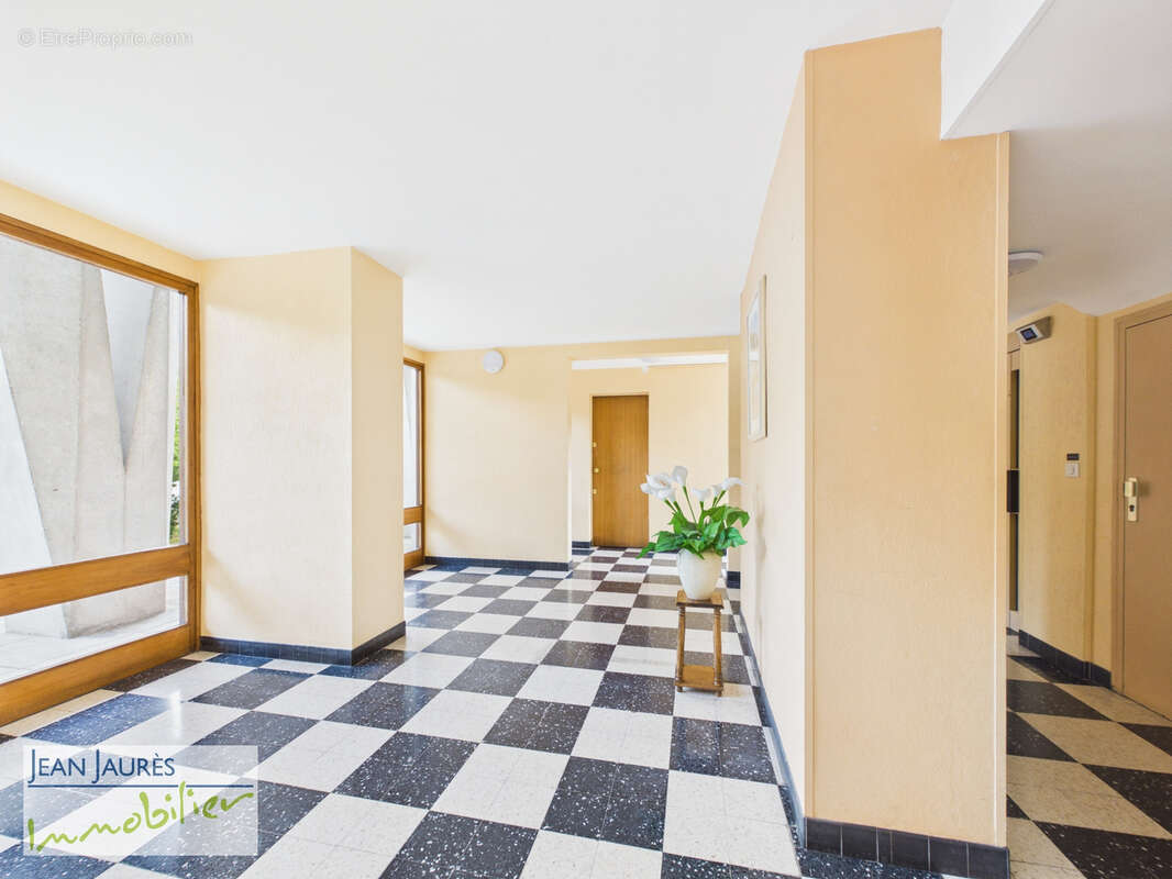 Appartement lumineux avec balcon, garage et vue dégagée   Résidence Saint-Bruno - photo 11