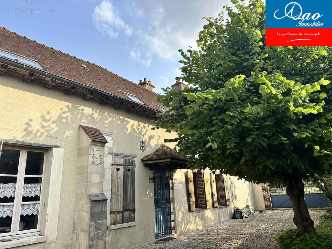 Maison à LA CHAPELLE-SAINT-LUC