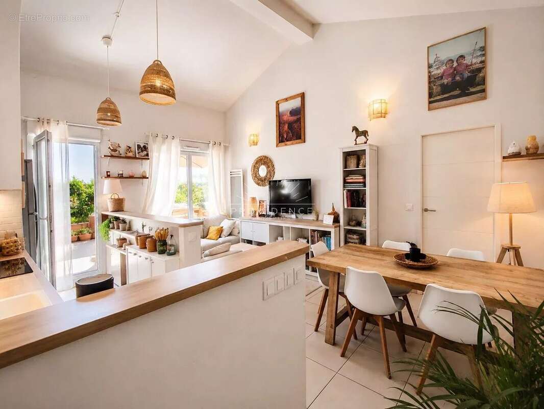 Appartement à VALLAURIS