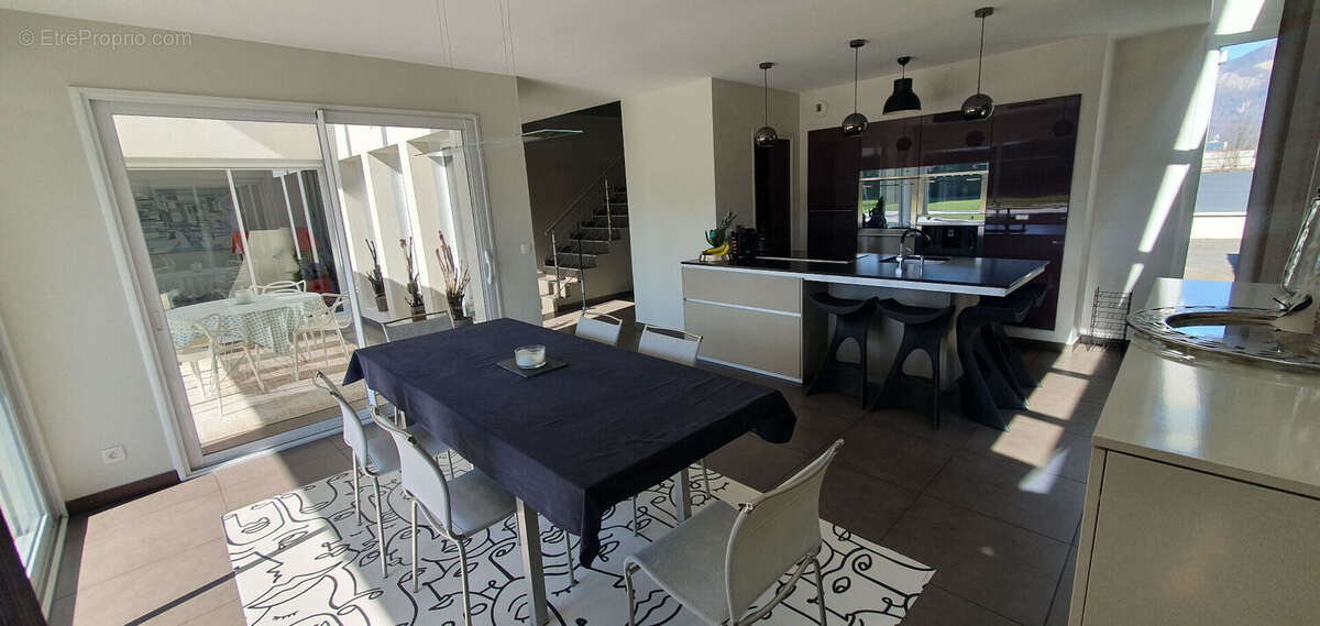 Maison à SAINT-PIERRE-EN-FAUCIGNY