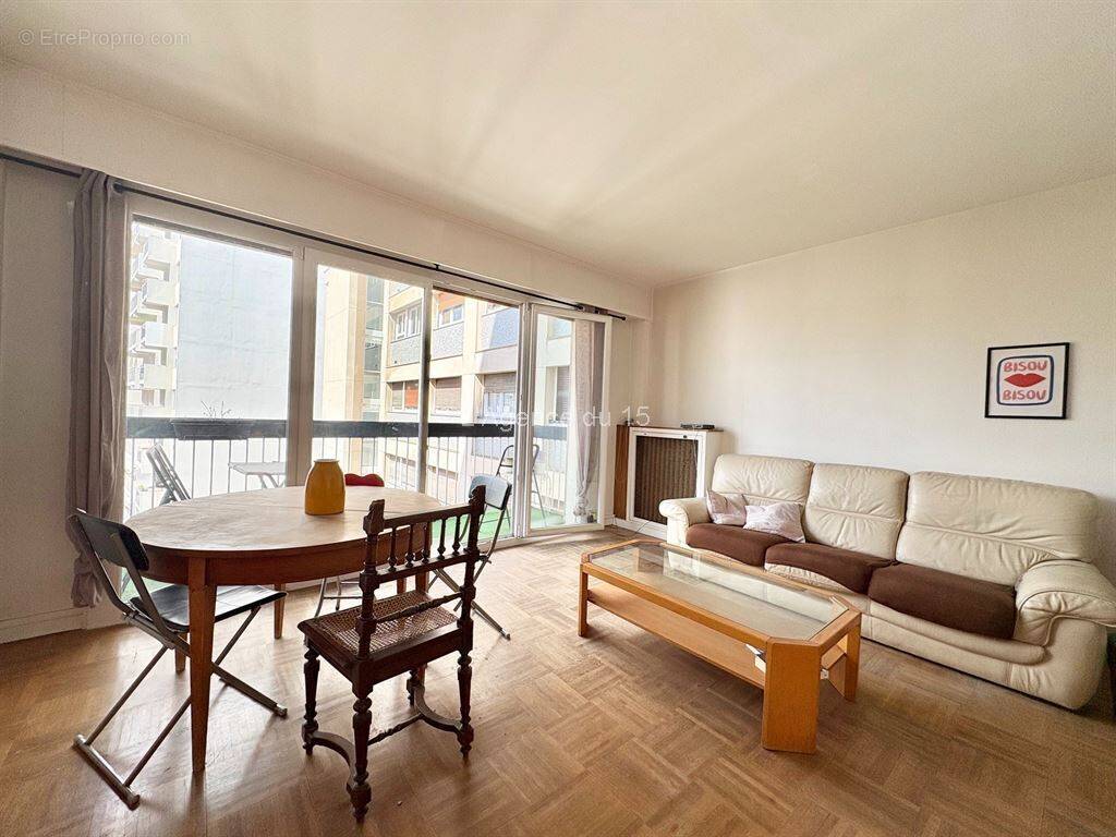 Appartement à PARIS-15E