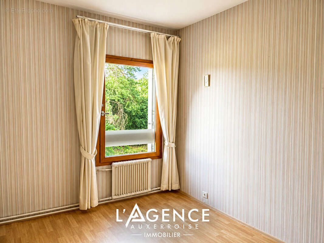 À VENDRE  Appartement T4 avec garage fermé  Auxerre - photo 9