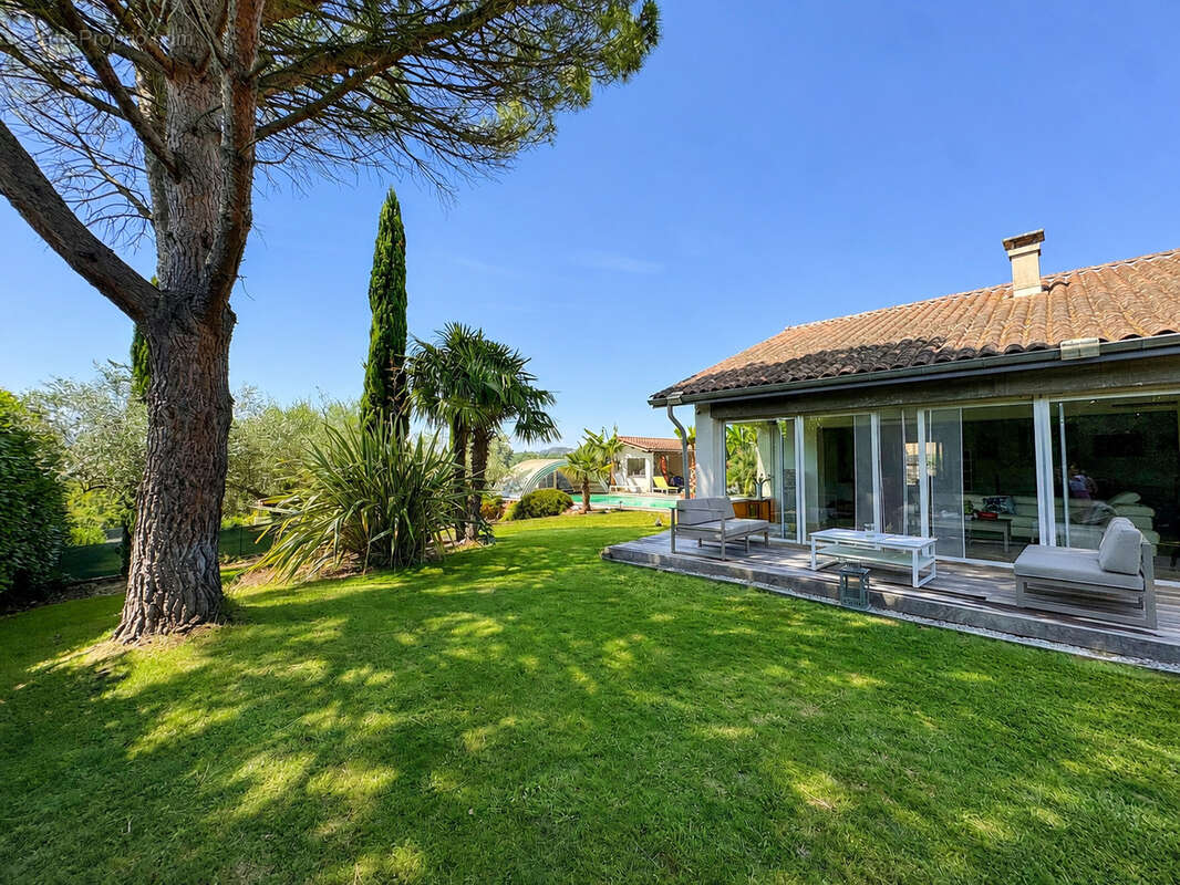 Villa plain pied 160m2 - Piscine - Terrain arboré de 1045m2 - photo 14