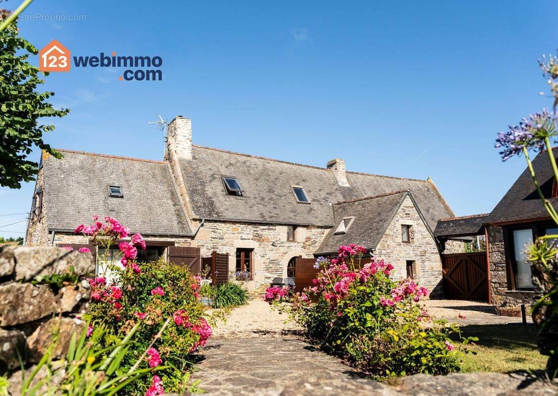 Maison à TREDREZ-LOCQUEMEAU