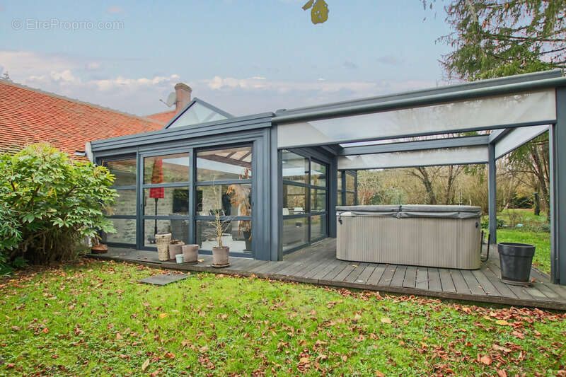 Propriété Pierres apparentes, 242m², 5 chambres, Dortoir enfant et mezzanine, Loiret, Piscine, Jacuzzi, Terrain de tennis, Garag - photo 35