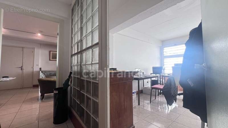 Dpt Finistère (29), à vendre QUIMPER quartier centre - Appartement T4 situé au rez-de-chaussée de 70 m² Habitable - Garage - photo 4