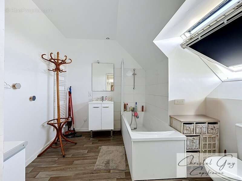 Grande maison familiale à vendre DPE B – 242 m², 8 chambres, terrain de 3 589 m² à 30 min du Mans (72) - photo 9