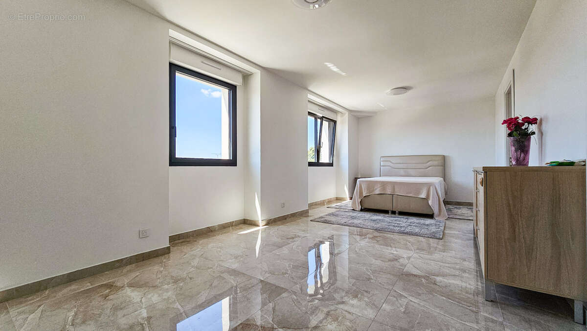 Appartement à SARTROUVILLE