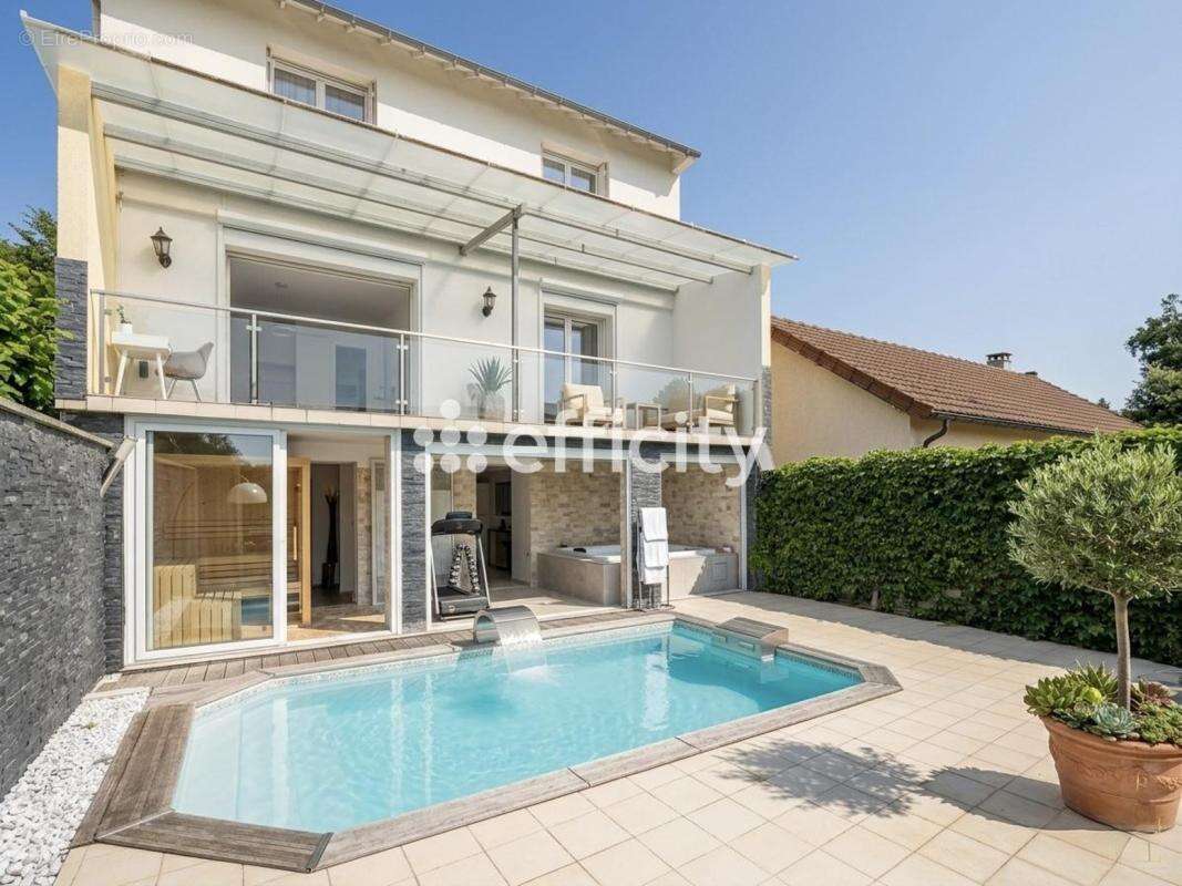 Maison à LE PLESSIS-ROBINSON