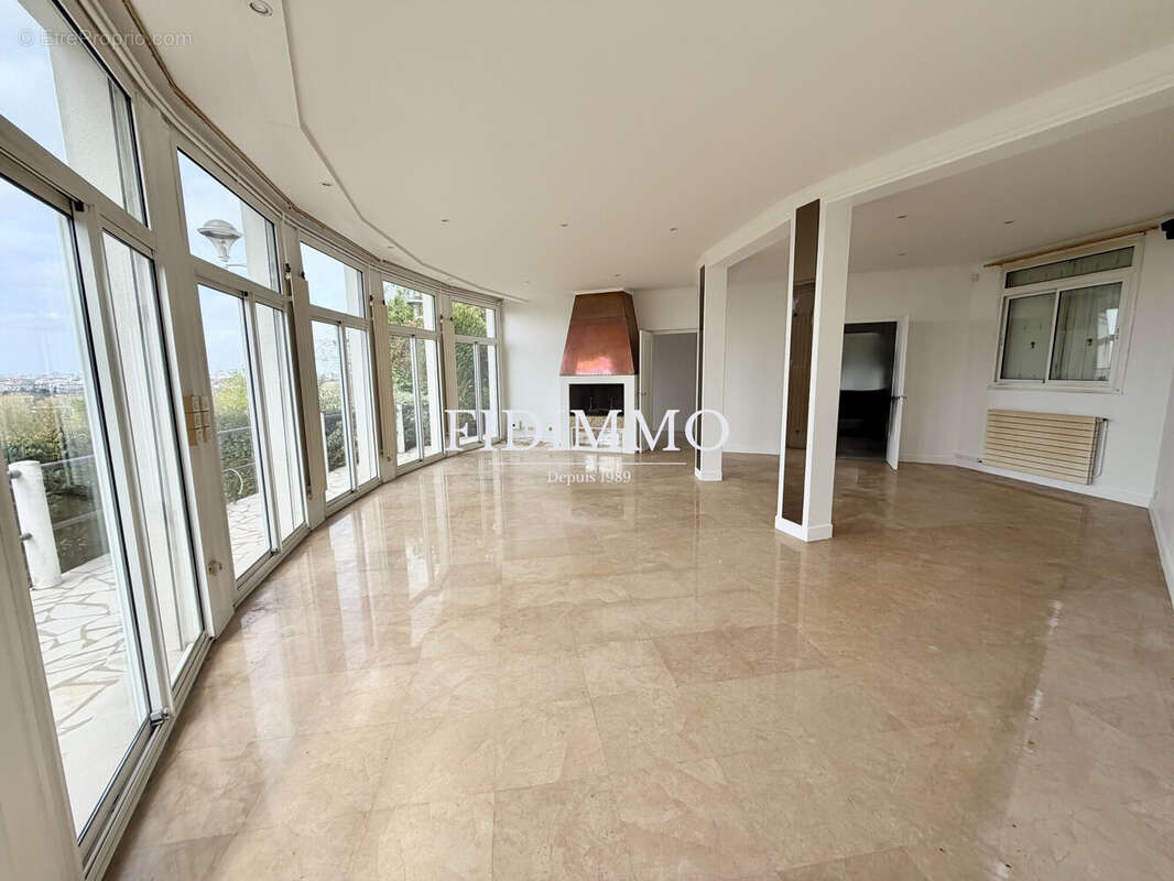 Maison à CHENNEVIERES-SUR-MARNE