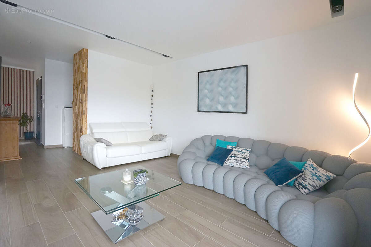 Maison à SAINT-CYR-SUR-LE-RHONE