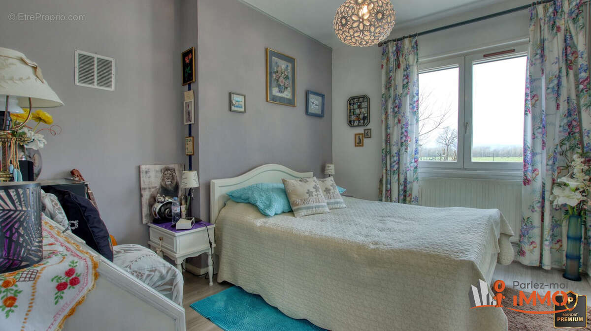 chambre 1 - Maison à CUZIEU