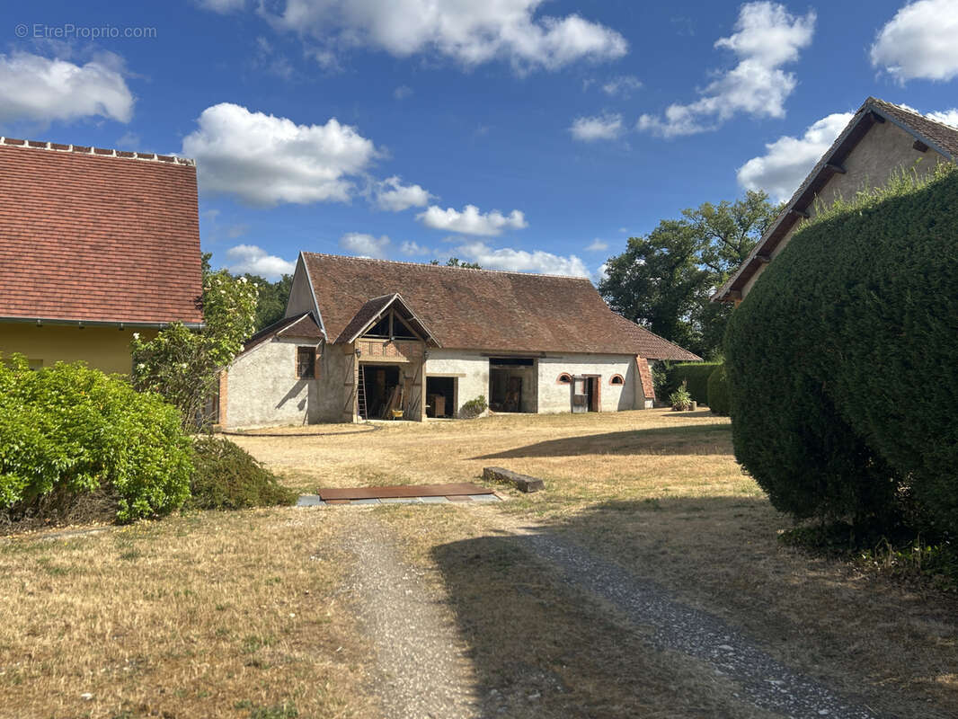 Propriété 2,2 ha avec étang, ancien corps de ferme, parc aboré, prairie - photo 20