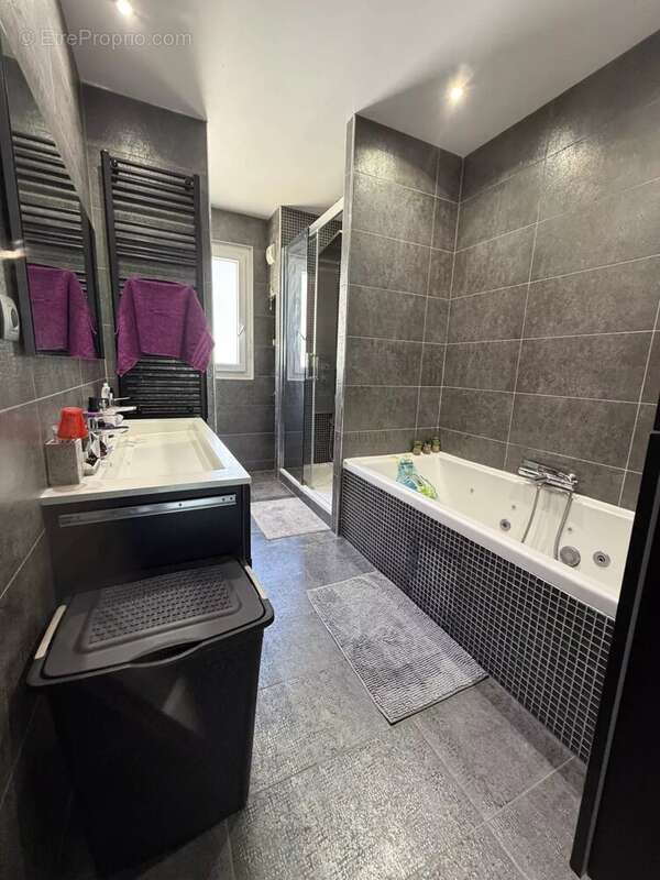 La Trinité – 3 pièces avec mezzanine, balcon, vue verdure et calme, résidence avec tennis – DPE C - photo 3