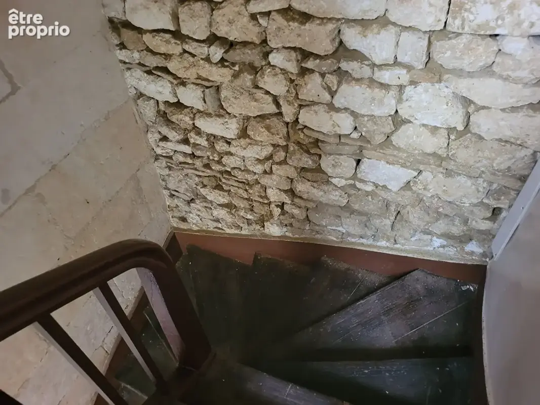 ROCHEFORT hyper centre - un appartement meublé de 27 m² au 2ème étage loué - photo 14