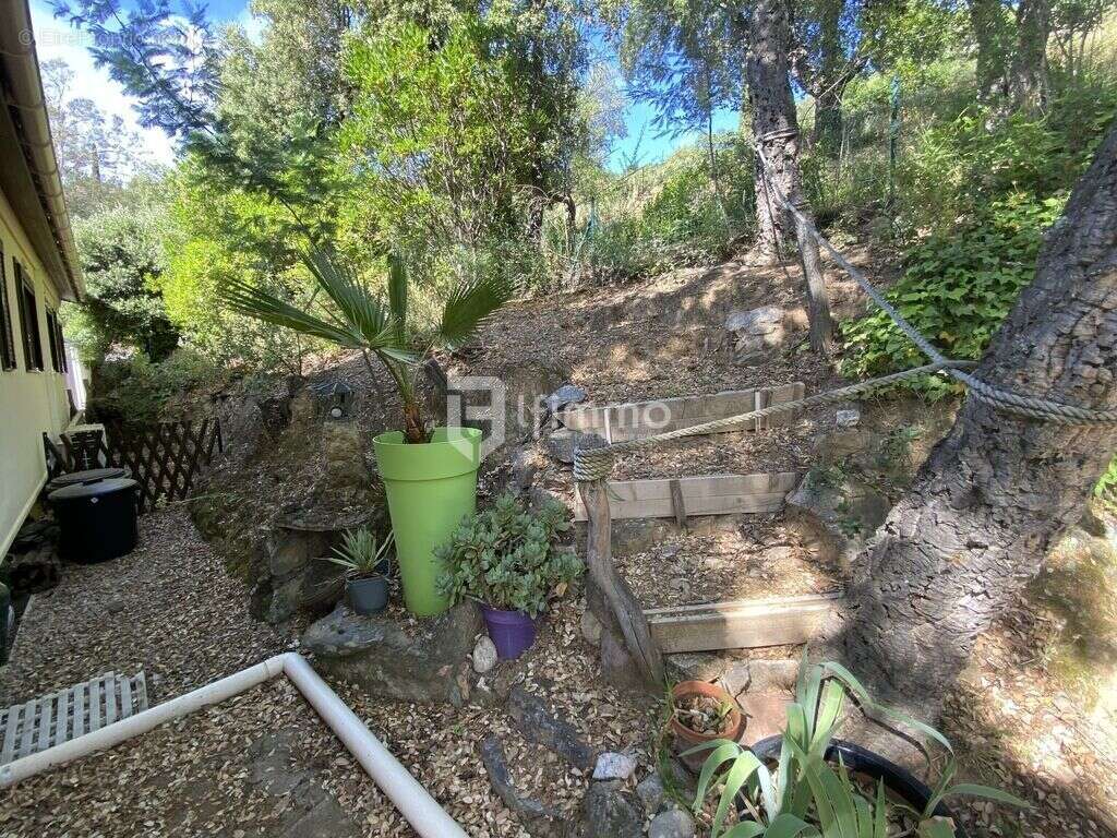 Maison à LE MUY