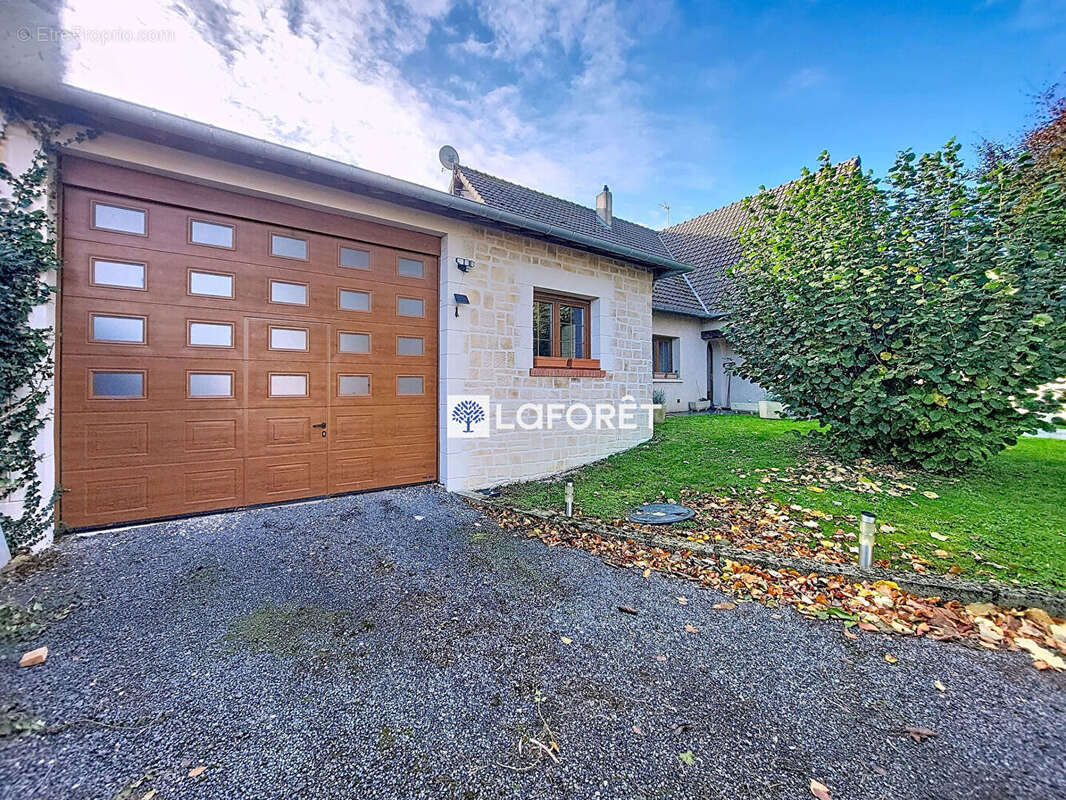 Maison à MAREST-DAMPCOURT