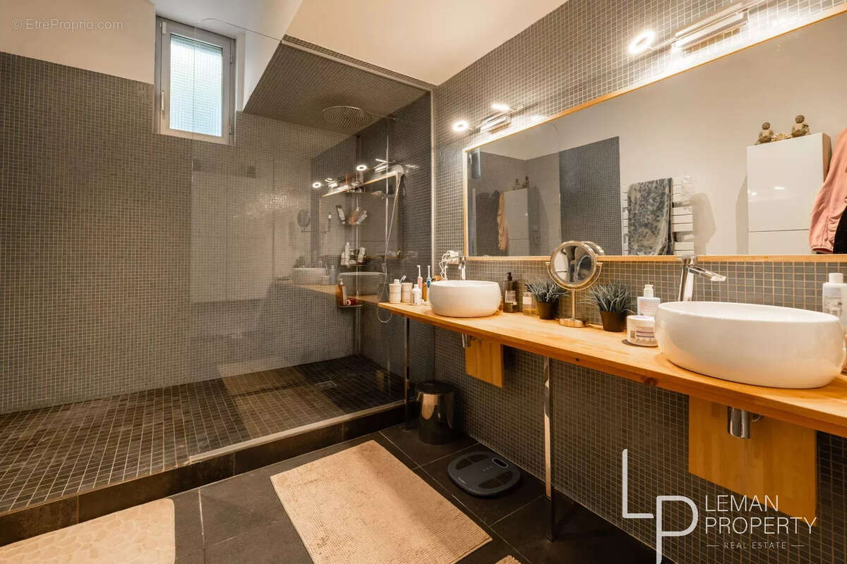 SEVRIER - Exceptionnel appartement face au lac d'Annecy - photo 12