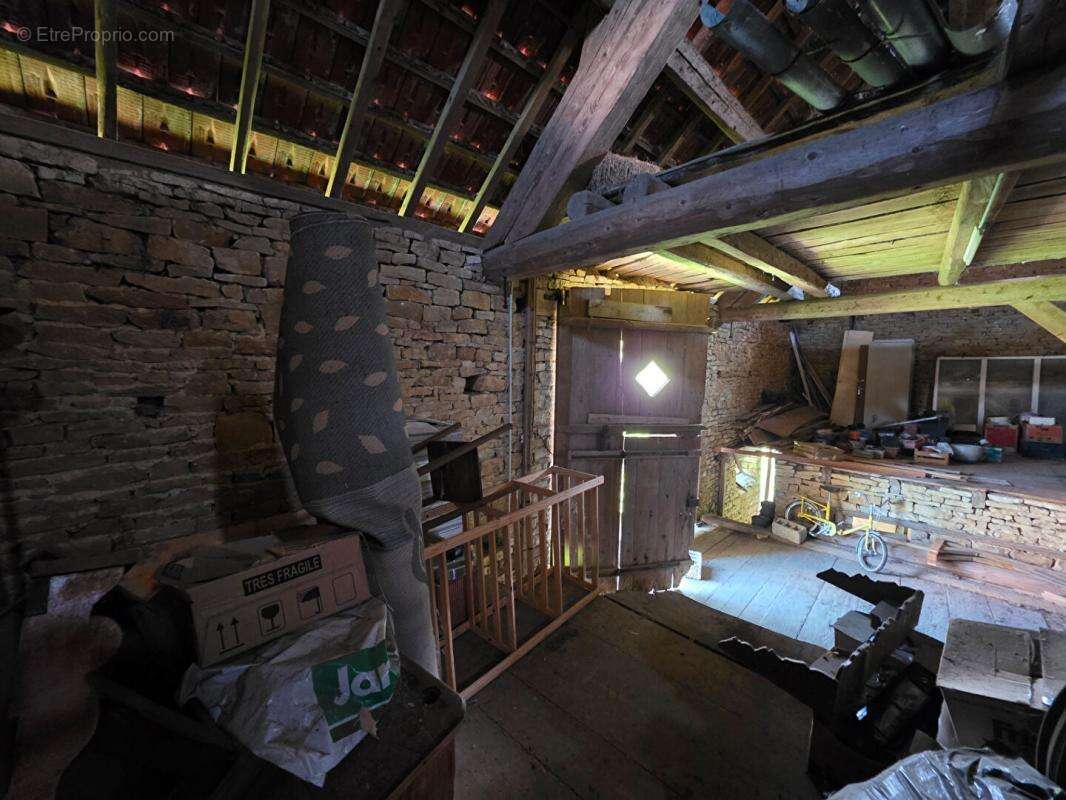 Maison à GONDENANS-MONTBY