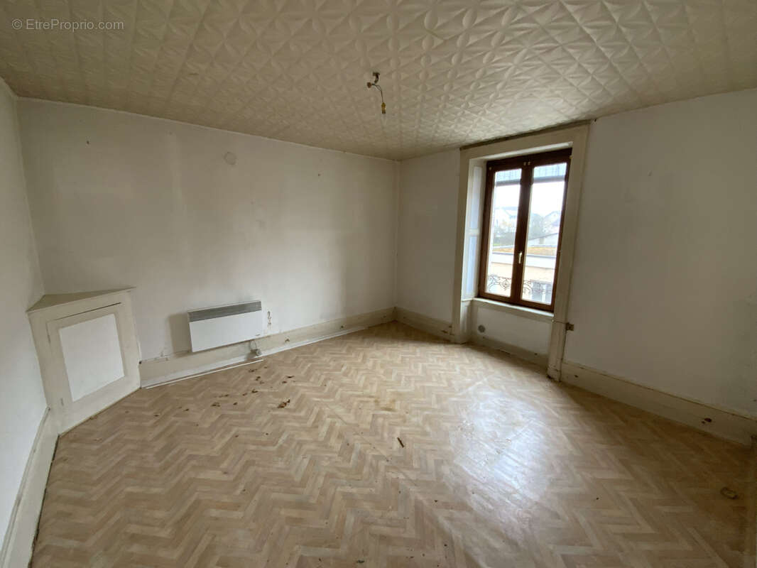 Appartement à LUXEUIL-LES-BAINS