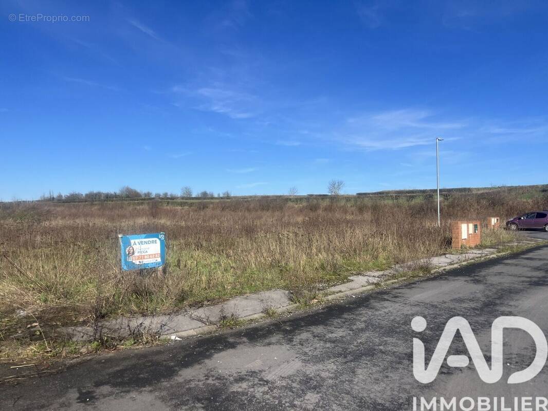 Photo 1 - Terrain à NEUVILLY