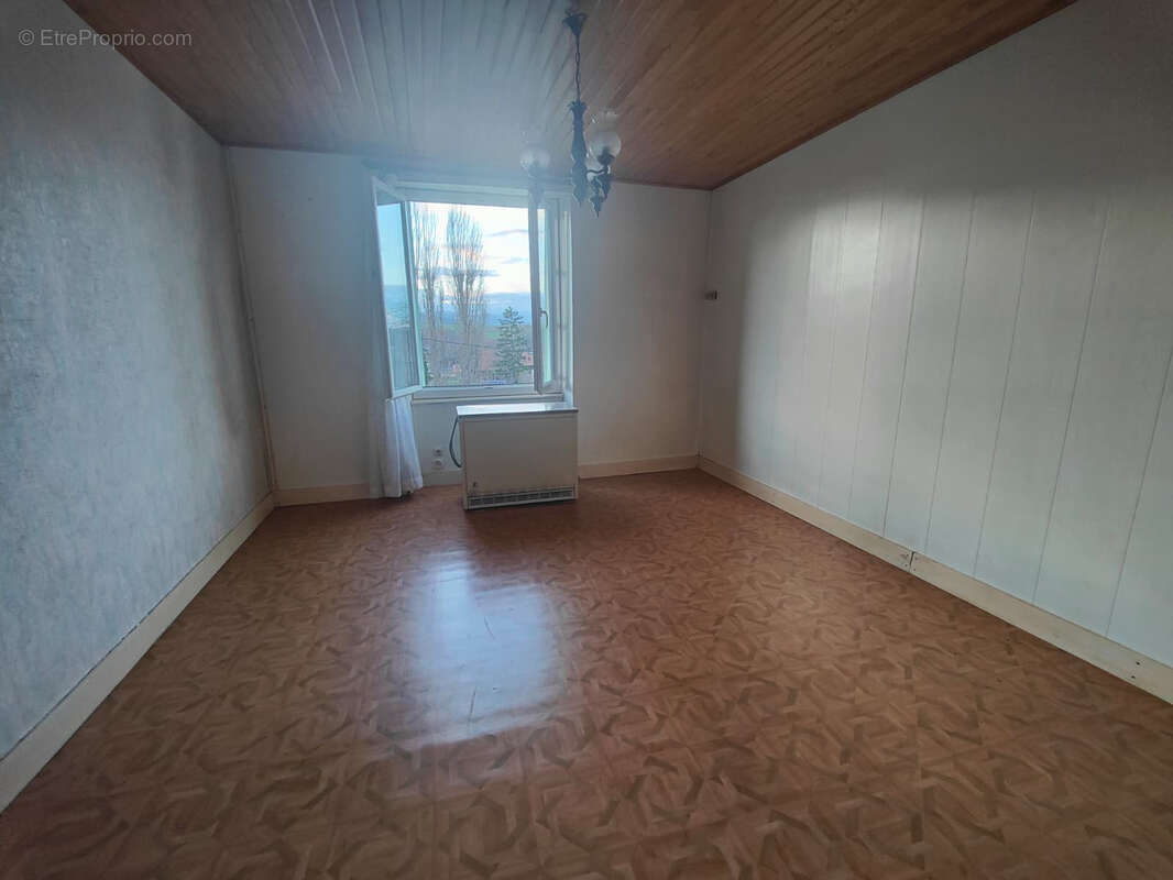 Appartement à BRASSAC-LES-MINES