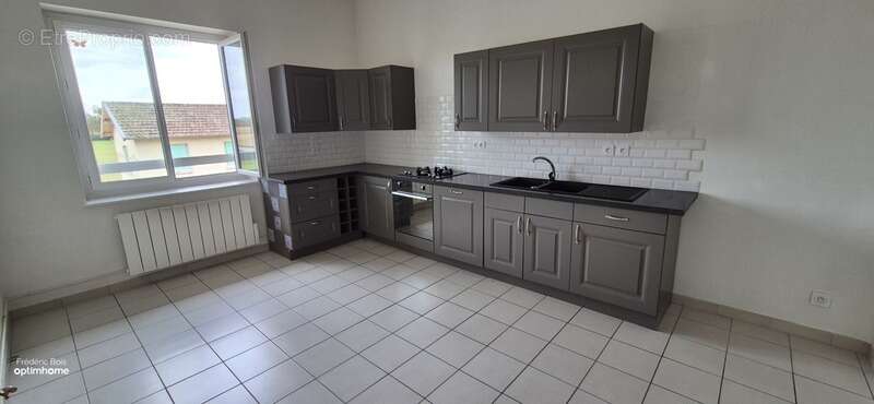 Appartement à NEUVILLE-LES-DAMES