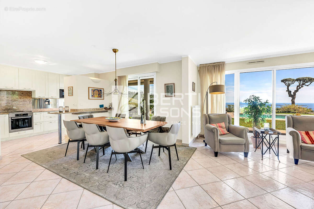 Appartement à MANDELIEU-LA-NAPOULE