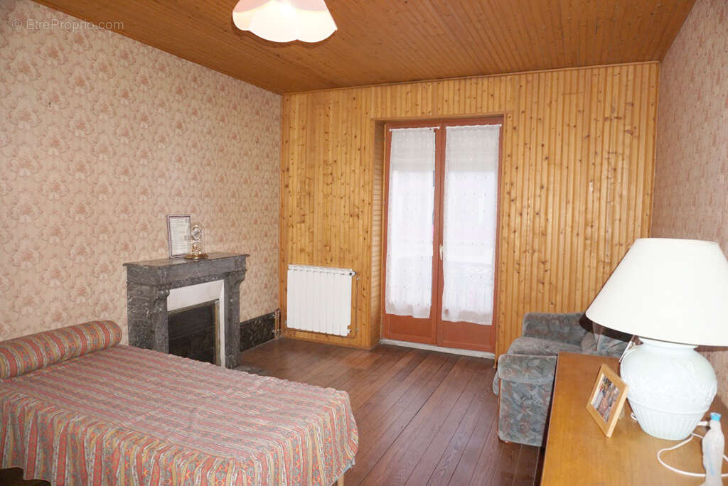 Maison de village avec dépendances. - photo 8