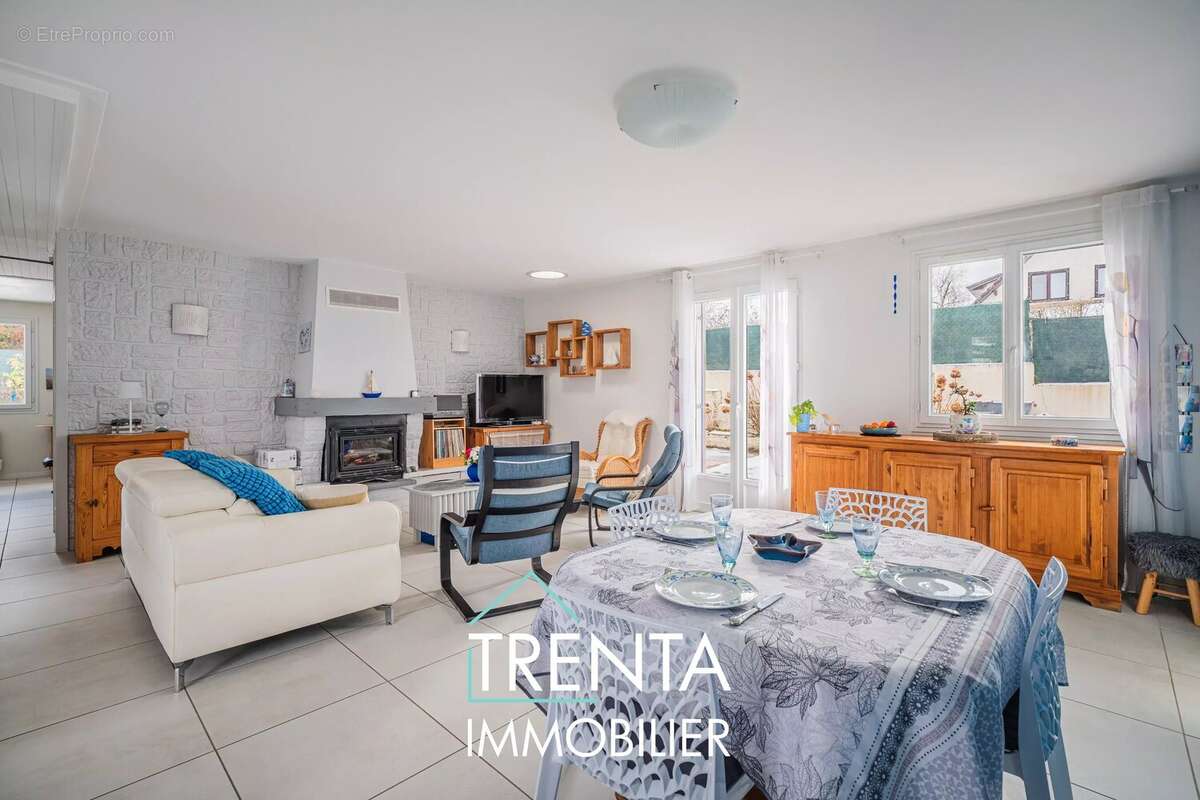 Maison à SAINT-ETIENNE-DE-CROSSEY