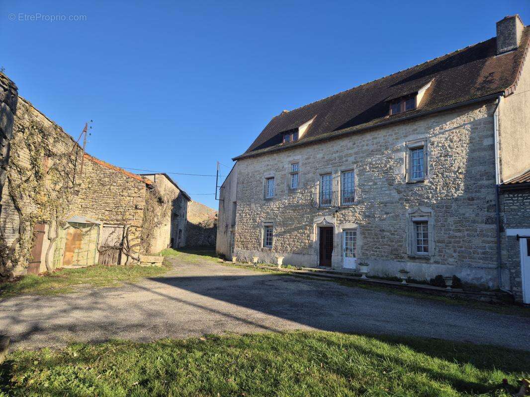 Maison de caractère à 10 min de Villefagnan et Aigre - photo 12
