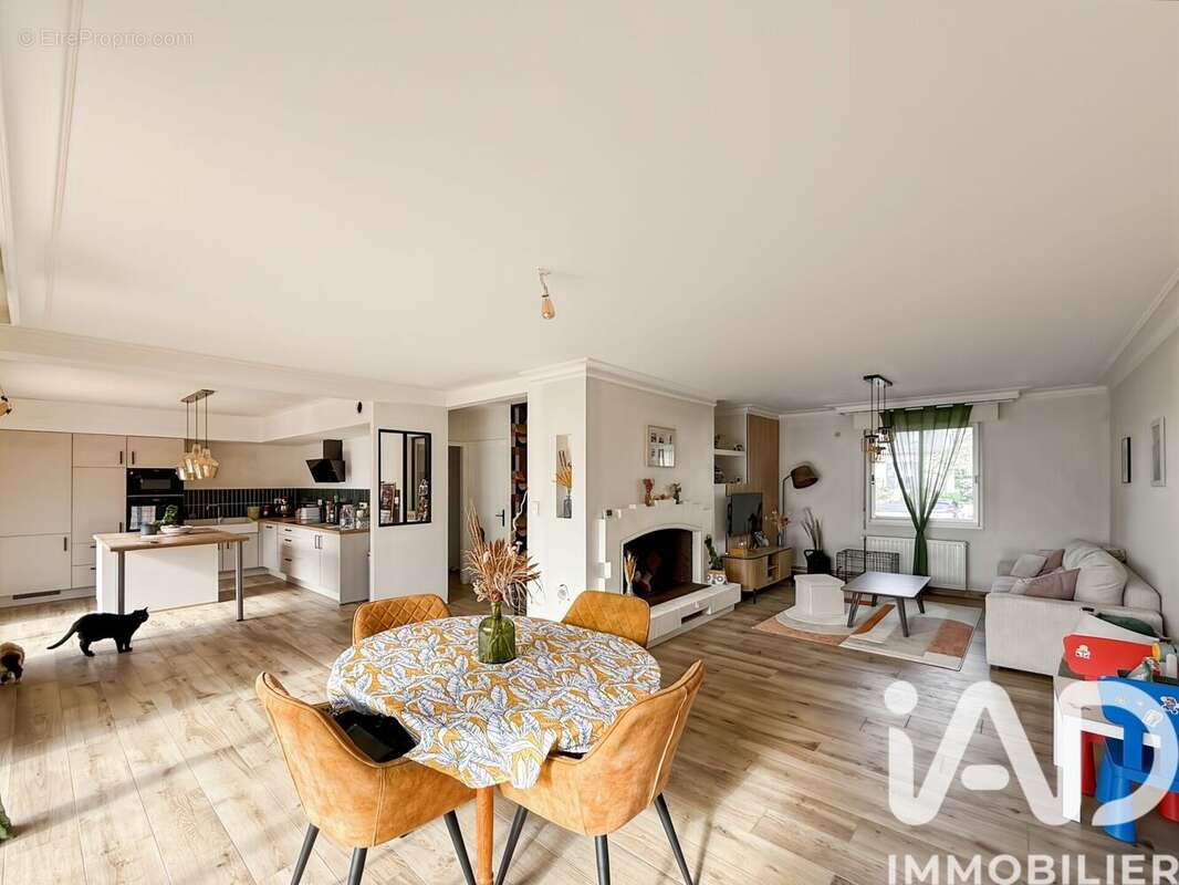 Maison 126 m² à Saint-Jacques-De-La-Lande  - photo 3