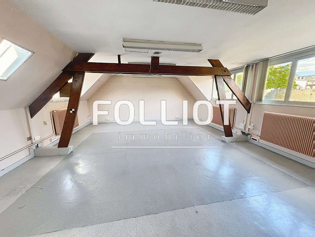 A vendre  saint lo  centre ville  50000   2500 m2 de bureaux - photo 12