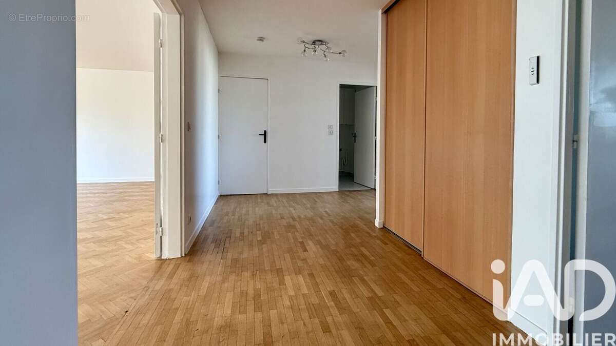 Photo 2 - Appartement à COURBEVOIE