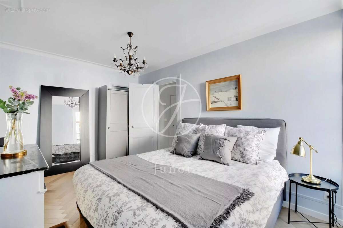 Appartement à PARIS-7E