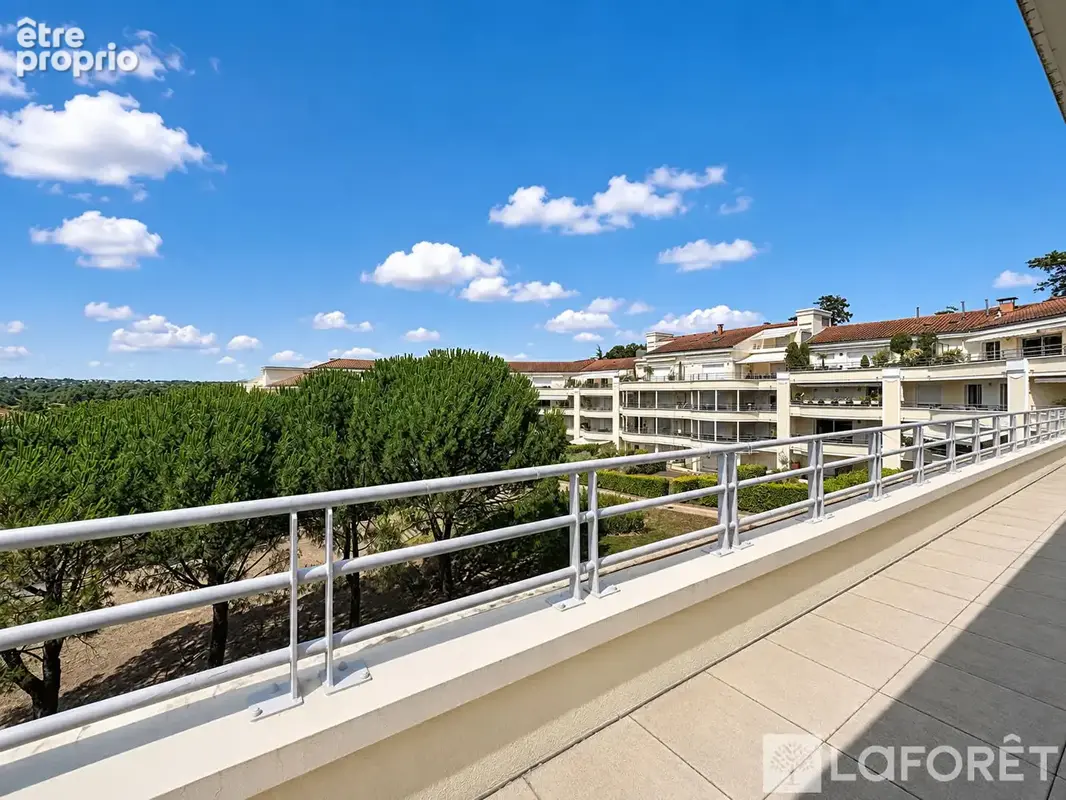 Charbonnière- Superbe appartement Toit Terrasse T5 - photo 5