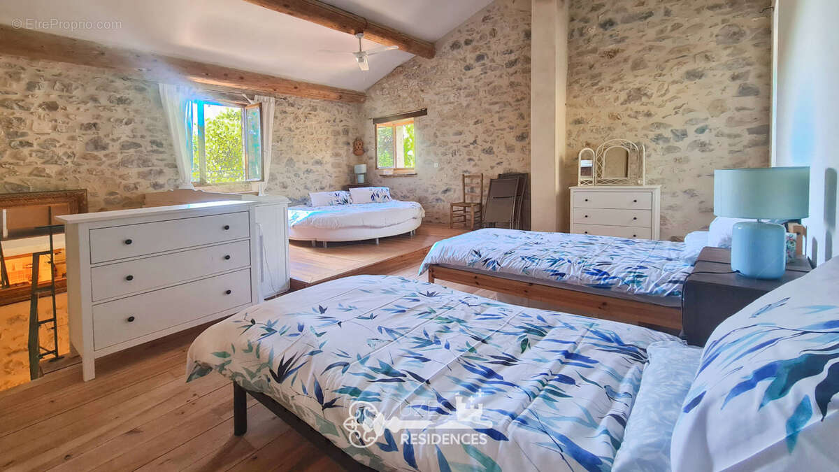 Ancienne magnanerie de caractère avec piscine et studio indépendant sur 6600 m2 de terrain - secteur Lussan - photo 15
