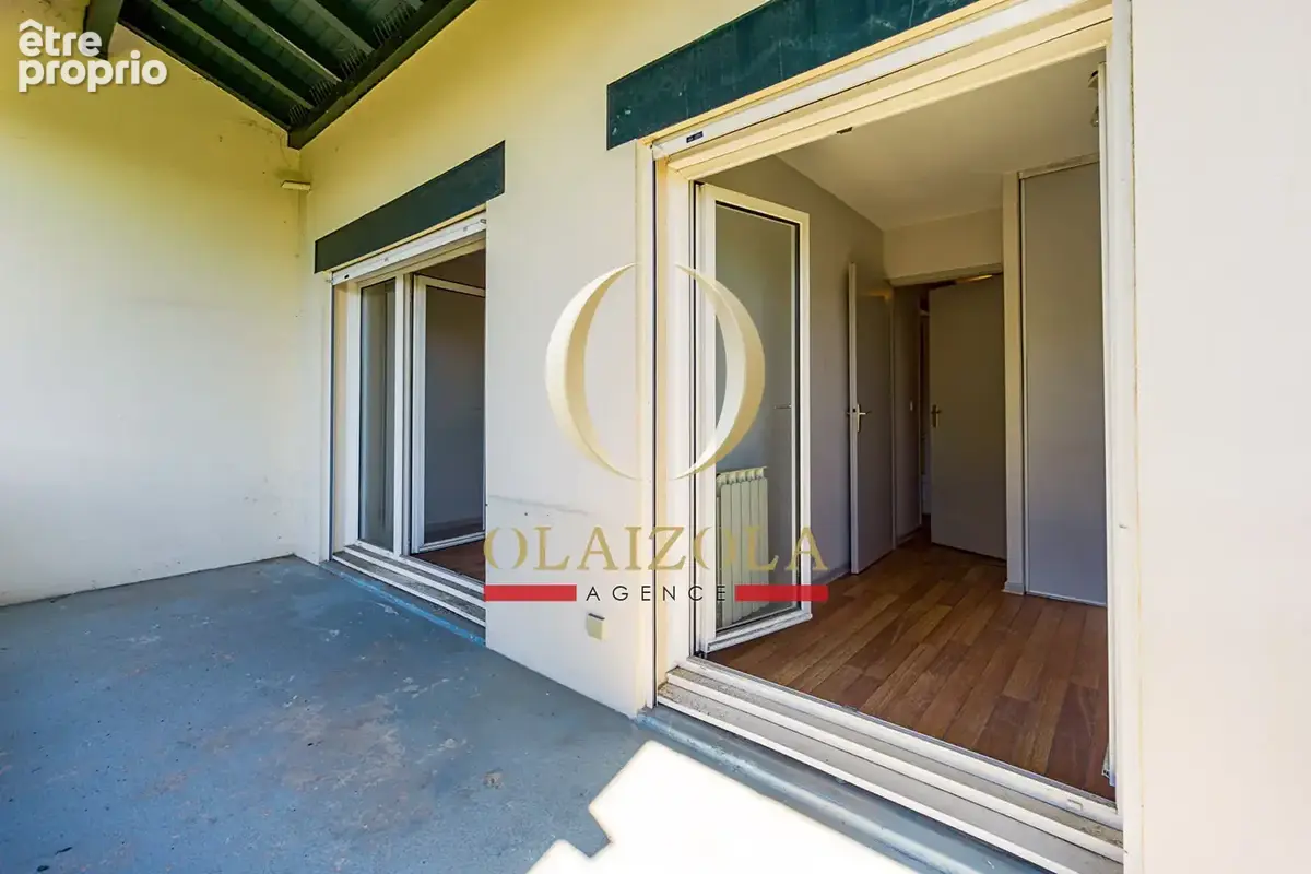 ANGLET - Appartement T2 avec vaste terrasse, cave et parking. - photo 3