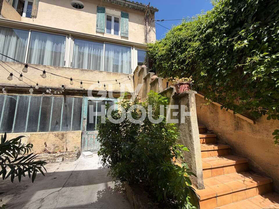 Maison à L'ISLE-SUR-LA-SORGUE