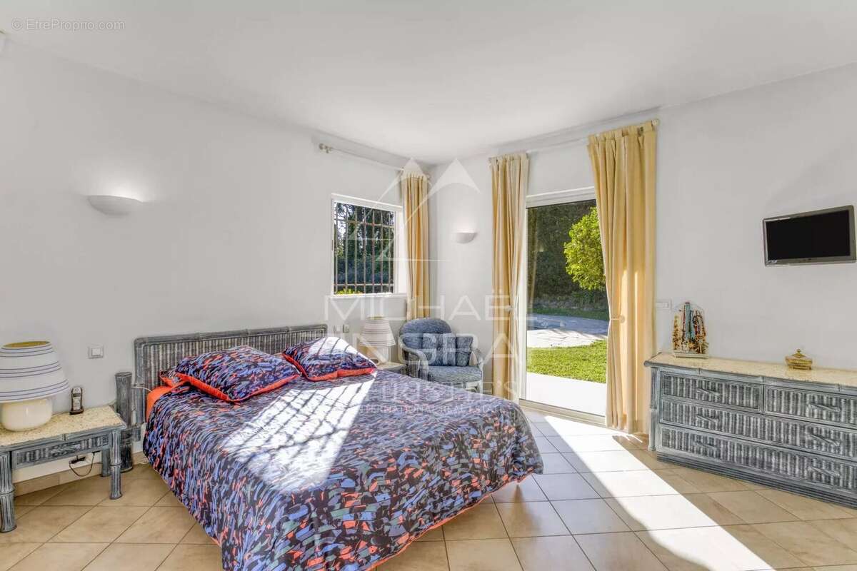 Maison à MANDELIEU-LA-NAPOULE