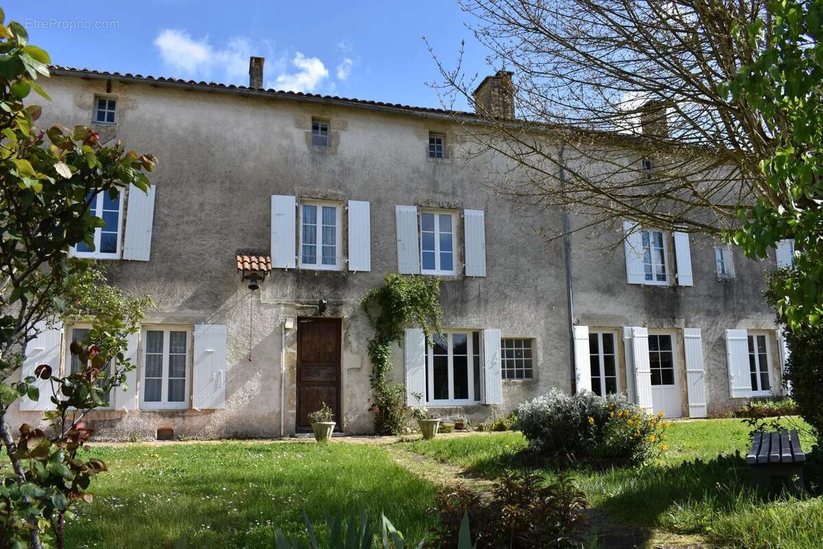 Belle et grande maison familiale à rafraîchir - photo 33