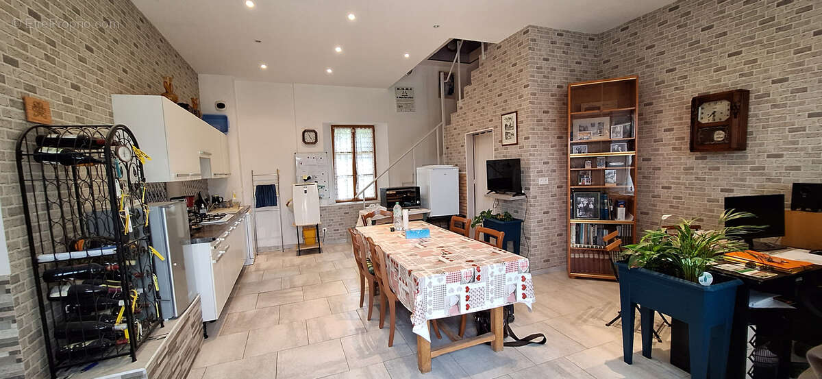 Dans un havre de paix, corps de ferme de 175m2, composee de deux habitations,100m2 et 75m2,5 chambres grange, - photo 12