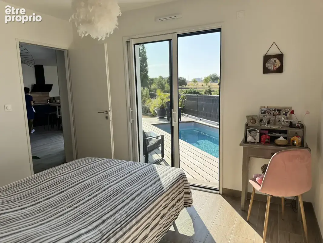 Maison neuve de plain-pied - piscine et vue dégagée - photo 9