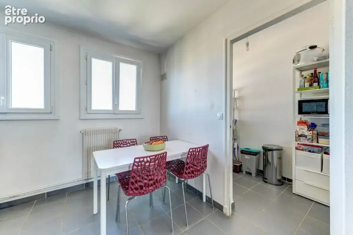 CALUIRE CENTRE BOURG - T3 de 70 m² avec vue dégagée - photo 7